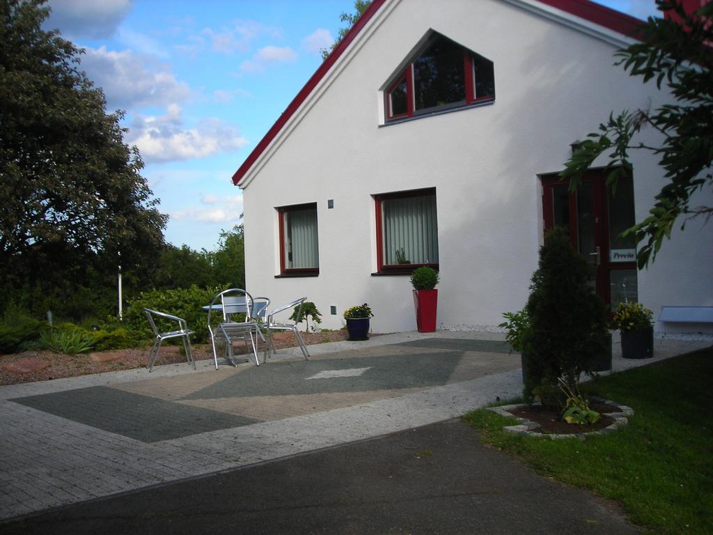 Solrosen I Simrishamn - Oesterlen Экстерьер фото